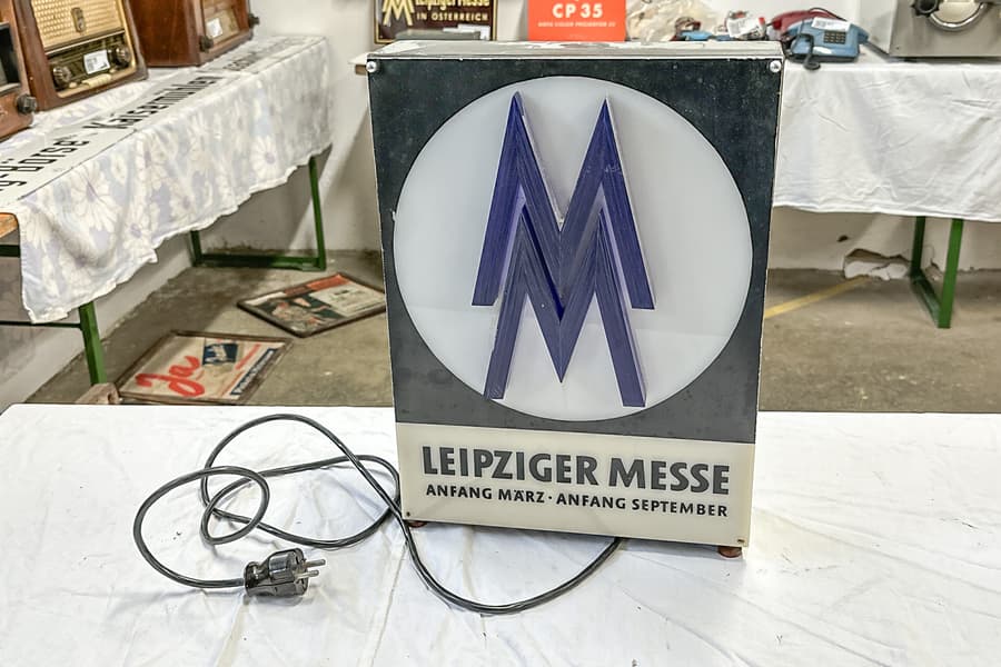 Vintage Werbeschild \Leipziger Messe\, beleuchtet